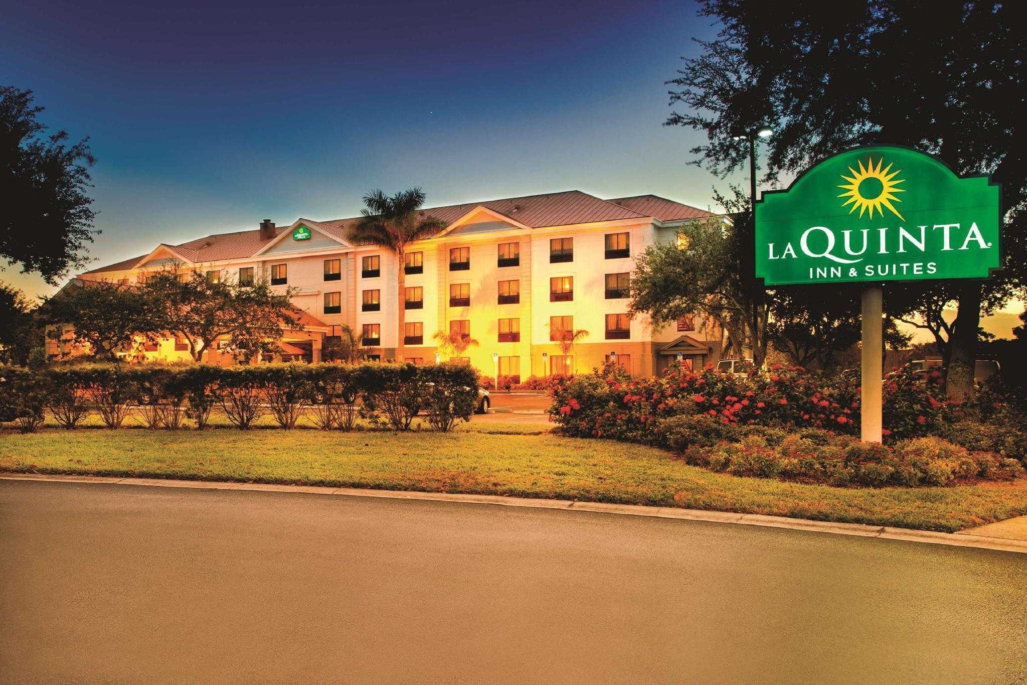 La Quinta By Wyndham Bonita Springs Naples North Hotel Exterior photo
